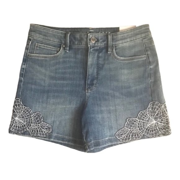 WHBM Everyday Soft High-rise 5” Jean Shorts w Appliqué - Picture 1 of 5